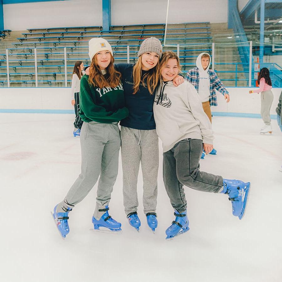 学生滑冰